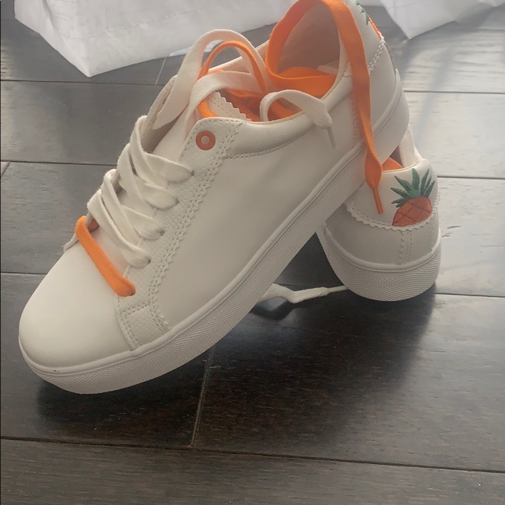 Bershka pineapple sneaker